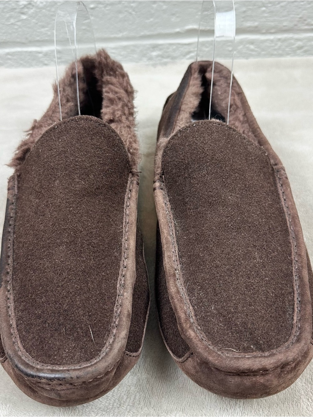 UGG Ascot Men’s 11 Brown Suede Sheepskin Lined Moccasin Slippers